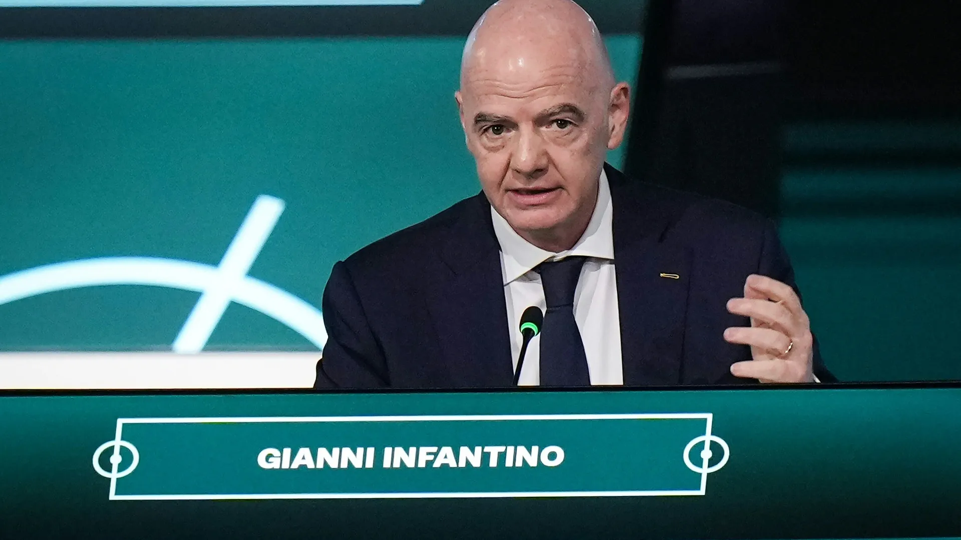 FIFA内部动荡升级:员工公开要求因凡蒂诺下台,商业计划失败成导火索
