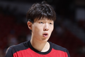 首节仅得1助1失误1犯规！媒体人：一步一步来 杨瀚森不用着急