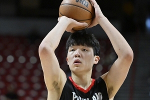 防挡拆时故意收缩防守?杨瀚森:主帅让我保护好篮下 我执行不好