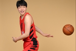 广体:杨瀚森显示了实力和价值 还需时间适应NBA的对抗强度和节奏