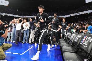 媒体人:曾凡博昨天赛后没拿行李 据说会先回北京解决签证问题