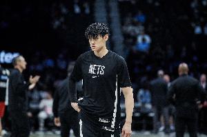 媒体人:曾凡博能力确实需继续打磨 但篮网不让上场确实说不过去