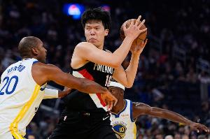 媒体人：杨瀚森自己知道该做什么&该站在哪 存在感&位置也明确了