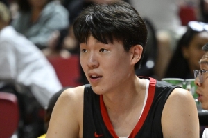 媒体人:杨瀚森今天或是更趋于常态的发挥 常规赛对体能考验更大