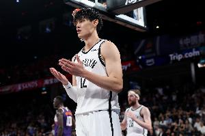 媒体人:新季或是曾凡博冲NBA最后机会 当然 G联赛薪水比不了CBA
