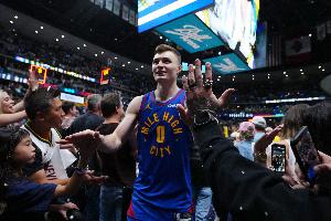布劳恩谈续约掘金：我高中和大学都没换过队 在NBA我也不想