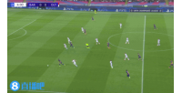 可惜了，巴尔德传中，拉什福德近距离跳起膝盖射门打高了