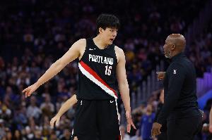 媒体人：我们球员出去一下就这么难么？什么糟心事都碰得到