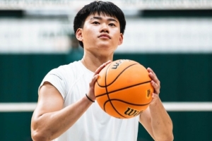 媒体人:赵维伦组织进攻的能力完全没问题 但受限于身材