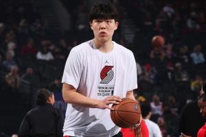 ?只能坐第二排观战了！杨瀚森未出战 连续第二场被DNP！