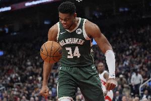 10次单场至少40分15板4助！字母哥是NBA历史上第四位做到的球员！