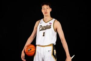 U19世界杯场均送5帽!郇斯楠预计本周择校 3选1&普渡是最大热门?