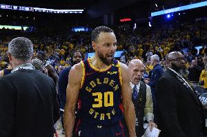 真狠啊！库里30岁后40+次数追平乔丹 并列历史第一！