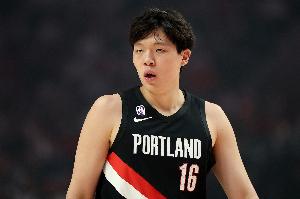 内线高塔！杨瀚森镇守篮下送出大帽 直接上球引领快攻