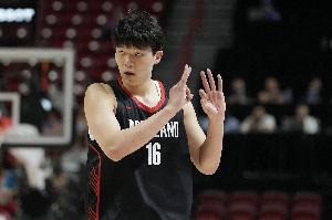 朱芳雨:比赛正常轮换就9-10人 指望垃圾时间上场玩耍没锻炼效果