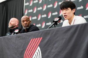 朱芳雨:比卢普斯位置稳&信任杨瀚森也敢用 而新帅必须赢球保位置