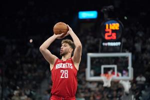 申京:被重点盯防有点“烦人”但很有趣 在国家队比赛给了我信心