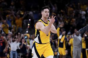 这是什么神仙效率！麦康纳替补14分钟 6中6砍下14分6板8助！