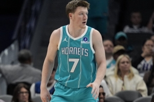 ?克尼佩尔生涯前15战已投进50+三分 NBA历史最快