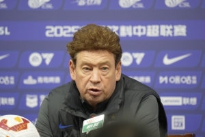 斯卢茨基:明天是本赛季最后一场比赛,努力发挥最好精神面貌