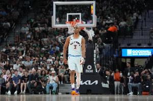 ?保罗生涯至今已出战1364场常规赛 NBA历史无冠球员中最多