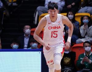 场上效果不好！周琦下半场被撤下首发 末节遭弃用