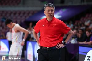 媒体人：韩国不可能一整场都这么准 中国队后卫要创造得分的机会