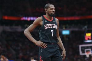 场均24.6+4.8!美媒发问:杜兰特是否仍是NBA前十的球员?