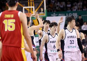 媒体人：李政玹本季在韩国KBL薪资人民币240万 若去海外能挣更多