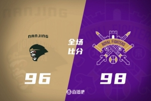 内线统治力！佩里15中7&罚球11中7砍22分16篮板 其中6个前场板