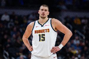 罕见低迷！约基奇半场13投仅2中拿到10分4板5助 三分6中0