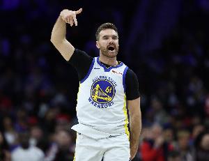 科尔:斯潘塞不是库里但投篮进步很多 他在外线已是真正威胁