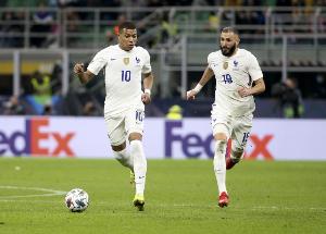 本泽马:皇马签姆巴佩是希望他带队赢关键比赛,他要承担这种压力