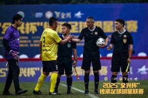 直播吧专访老甲A魏群：我儿子不一定踢球，他可以是个厨师
