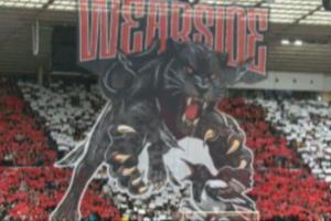 火药味！?桑德兰晒震撼TIFO：黑猫撕咬喜鹊，东北德比再现英超