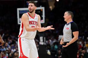 3次判罚不利于火箭！解说：NBA承认我火被黑了 如果道歉有用的话