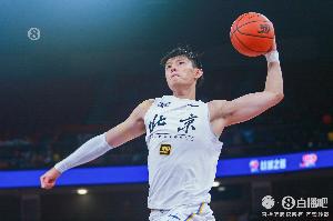 媒体人:曾凡博如果拒绝NBL联赛 我认为他唯一选择就只有回北京了