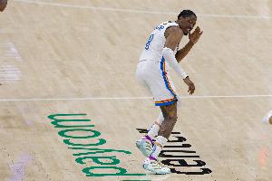杰伦威：拉斯维加斯NBA杯整体氛围不错 但和我们主场比还差了一截