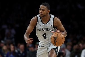 进击的狐狸！福克斯19中12砍全场最高29分 三分4中3