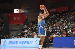 进攻状态火热！劳森打满首节 6中5&三分3中3砍下13分8板3助
