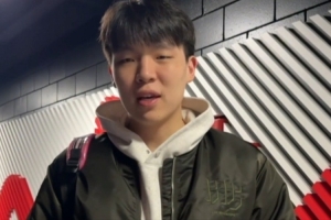 开拓者众将收到球迷送来的友谊手链 杨瀚森英文感谢：我会珍藏它