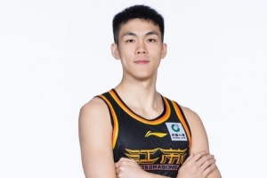 媒体人:庞峥麟最吸引人的是球商 被盯防仍展示出鲜明的比赛内容