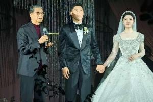 祝福?25岁朱辰杰昨日大婚深情告白妻子，81岁徐根宝到场见证