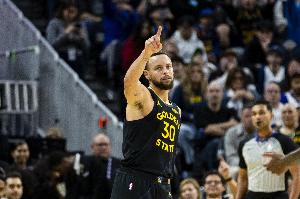 库里:克尼佩尔的风格非常适合NBA 快节奏&阵地战他都应对自如!