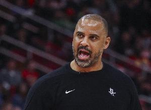 乌度卡：上半场我们有点走过场 所以想在第三节前五分钟有所建树