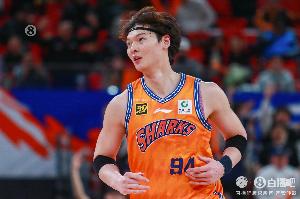 效率可以！王哲林半场8中6贡献13分3板1帽 正负值+11
