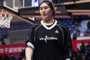 山东女篮主帅:张子宇来了后 我们的攻防体系还需慢慢去适应调整