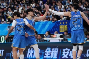 体坛周报:争冠路上 北京男篮还欠缺什么?