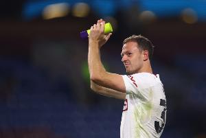 记者：明晚客战伯恩利，曼联临时主帅弗莱彻可能与埃文斯并肩指挥