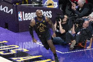 怕不是来抢MVP？詹姆斯近3战场均29分8板8助 投篮命中率高达58.8%